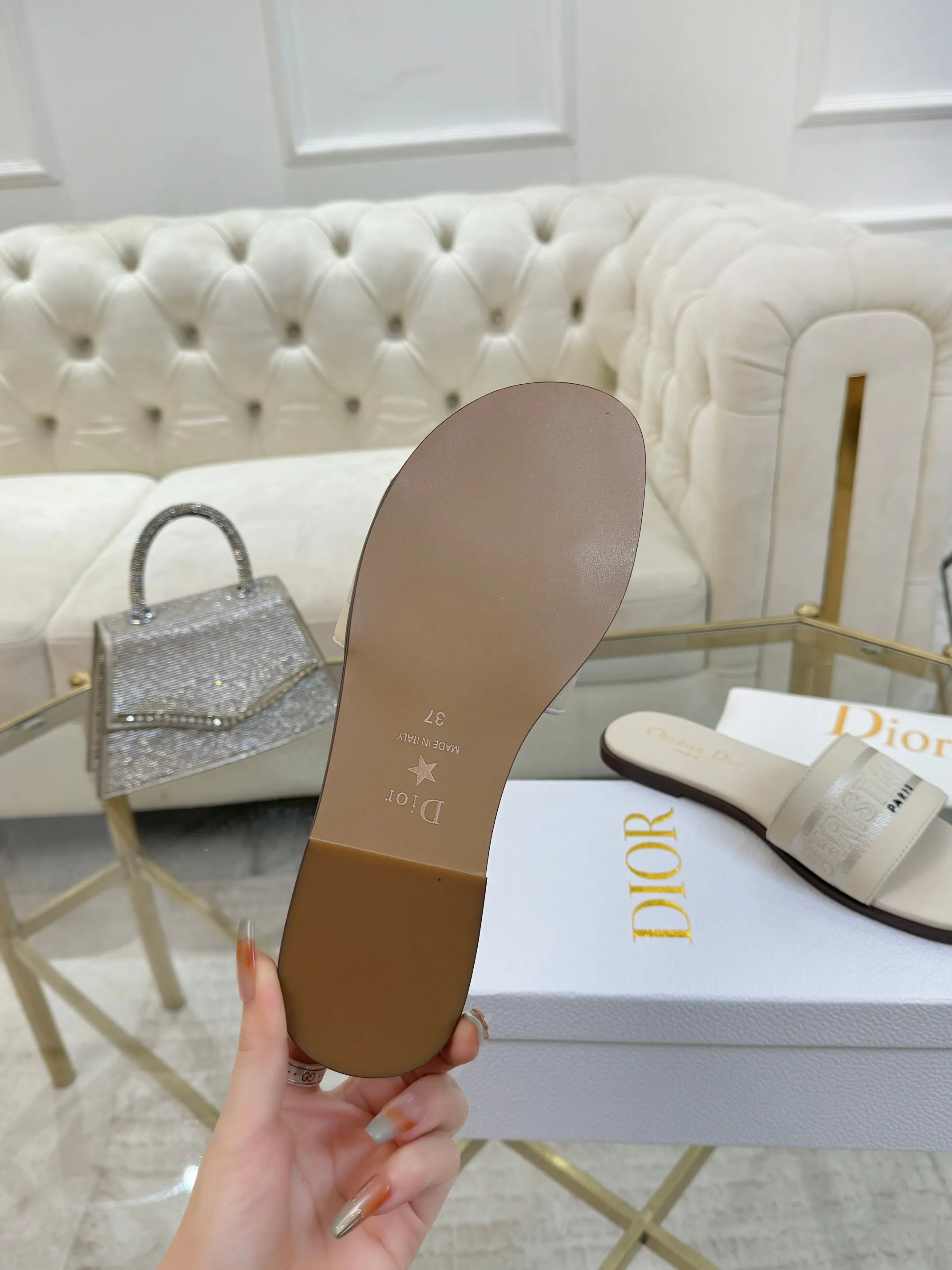 👟👟Ex-factory price 340👟👟 Genuine leather sole +40 Dior new style cowhide surface, sheepskin lining + embroidery process, 5 colors optional, code size 35-42, rubber sole, genuine leather sole +40
